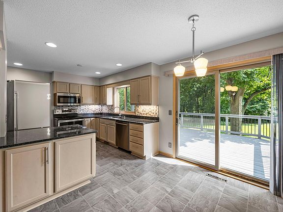 5th image of 3716 Chatham Ct