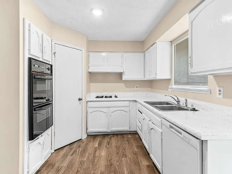 9603 Landry Blvd — Photo 11