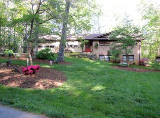 383 Foxhall Rd, Mills River, NC 28759