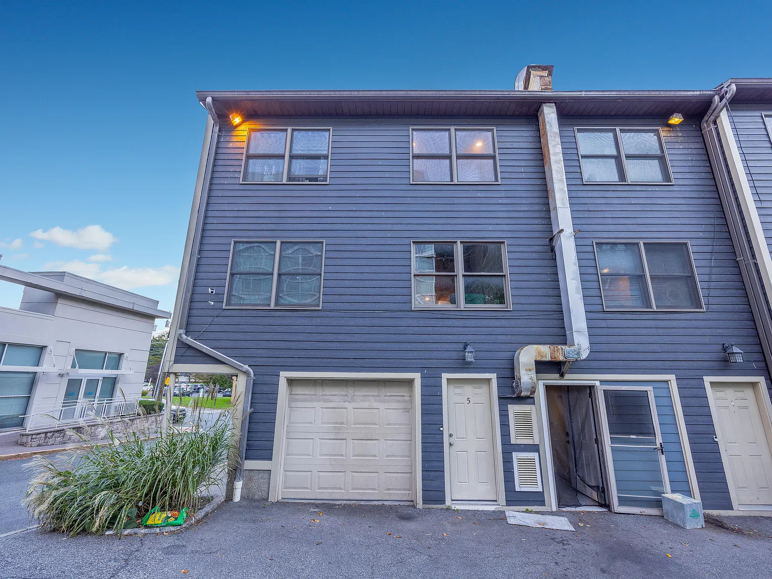 2 bed, 1598 sqft, $2,895 — Photo 1