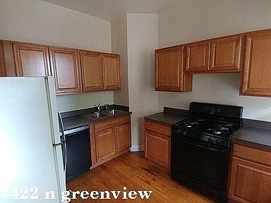 5th image of 7422 N Greenview Ave #1627