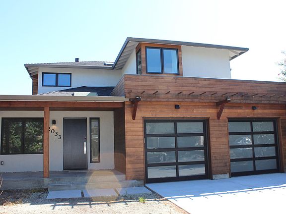 3rd image of 2033 Goodwin Ave