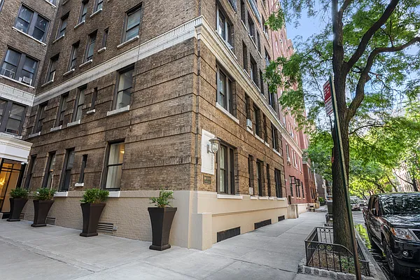 Rented by Douglas Elliman | media 18