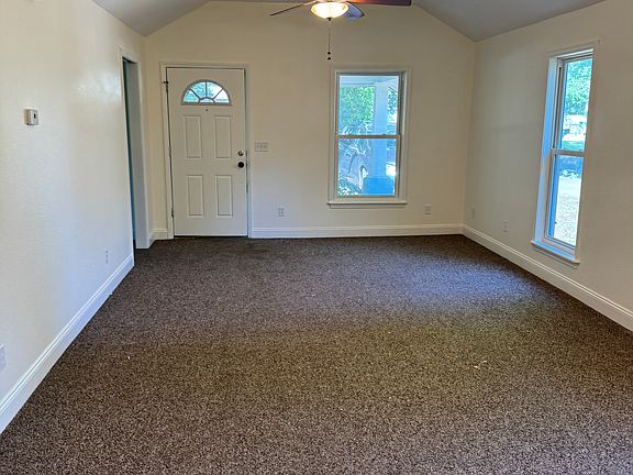 4th image of 309 N Oak Ave