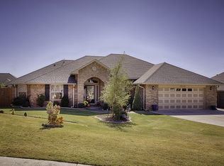 2512 SE 10th Ct, Moore, OK 73160