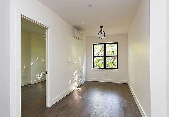 5th image of 824 Saint Johns Pl #3IR