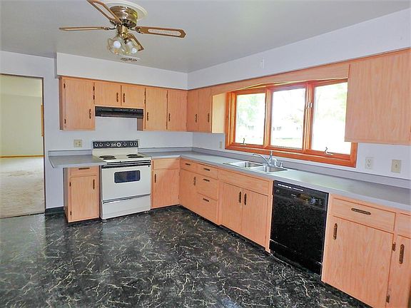 2nd image of 920 Parker Ave