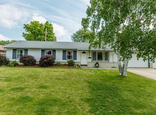 W176N9148 Roosevelt Dr, Menomonee Falls, WI 53051