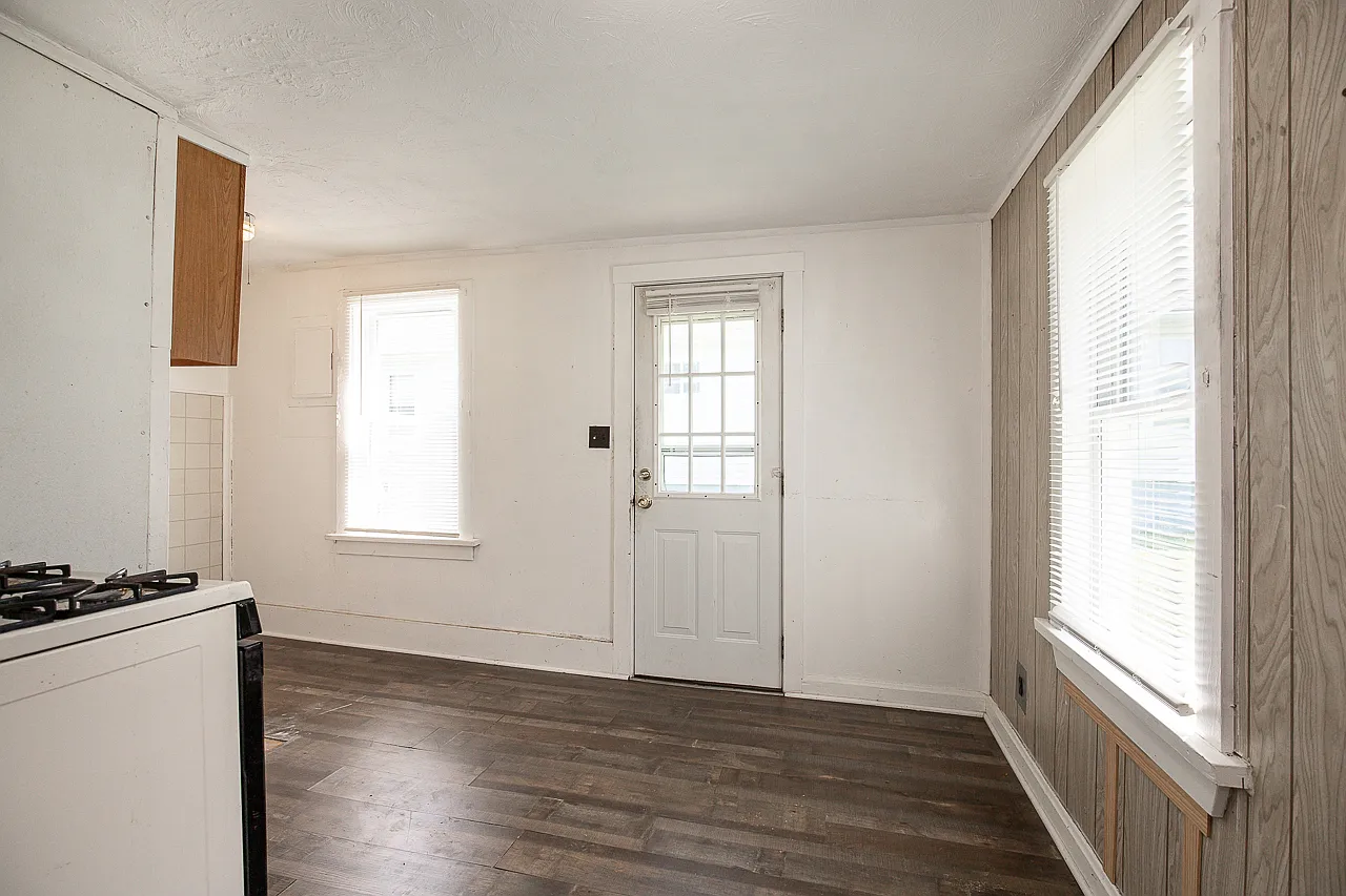 2 bed, 777 sqft, $1,300 — Photo 3