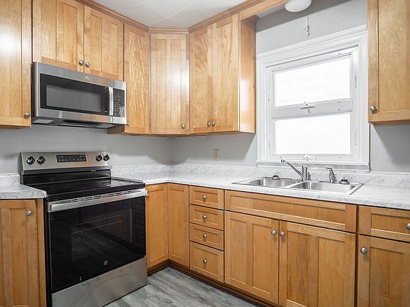 4th image of 1132 Farrington St
