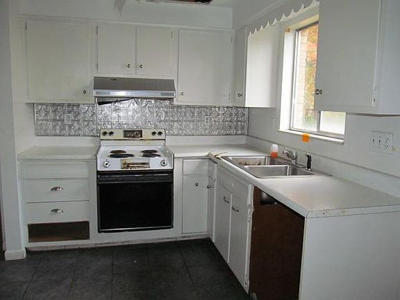 2nd image of 7927 Southampton Ct