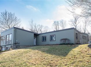 84 Hillfield Rd, Hamden, CT 06518