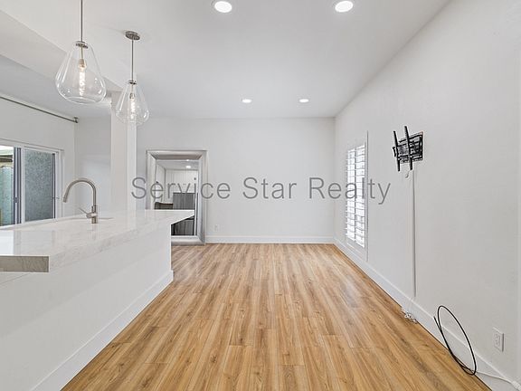 4th image of 4860 N 73rd St APT 11