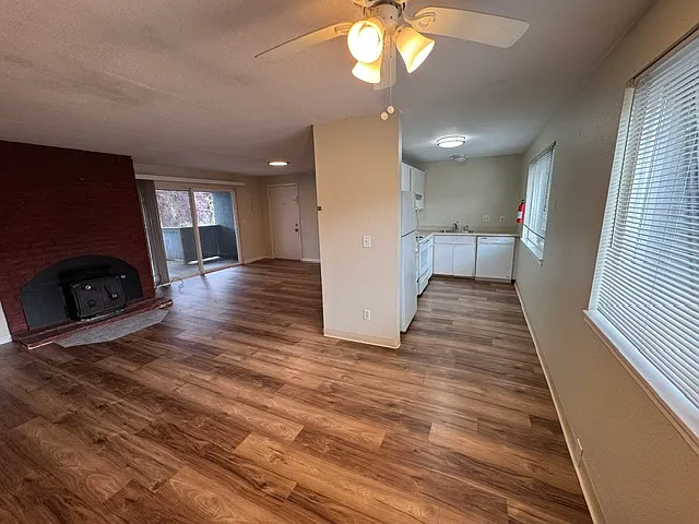 3 bed, 1250 sqft, $1,995 — Photo 3