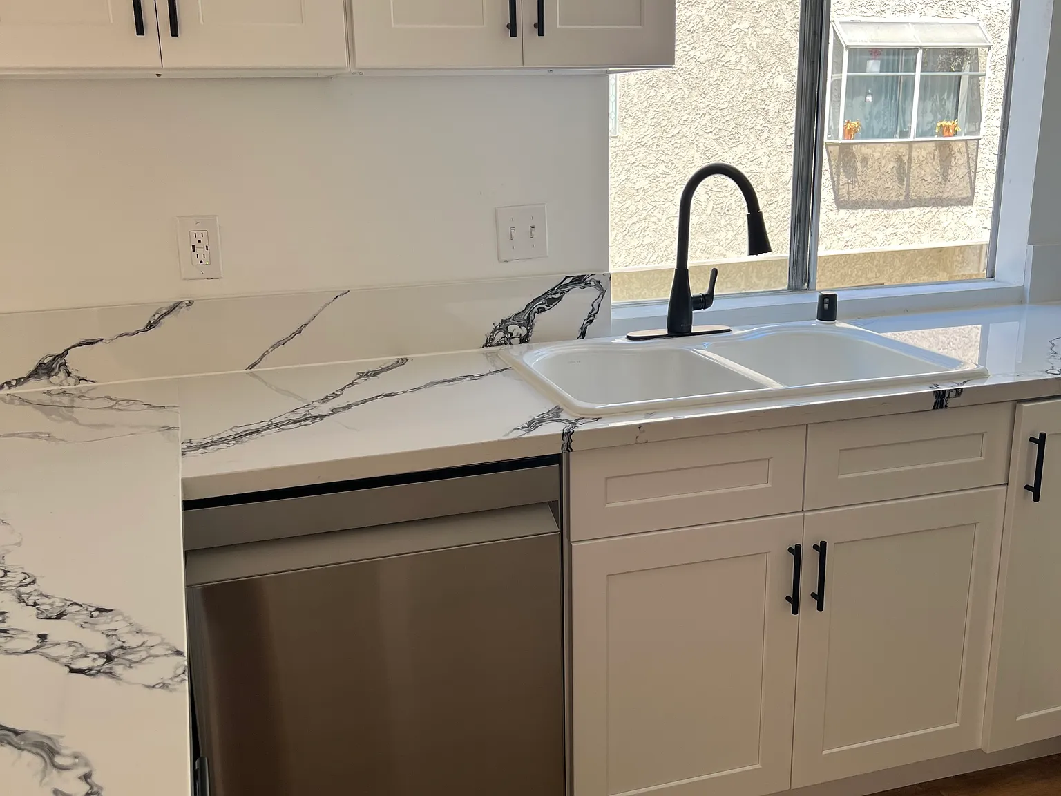 2 bed, 1090 sqft, $4,199 — Photo 4