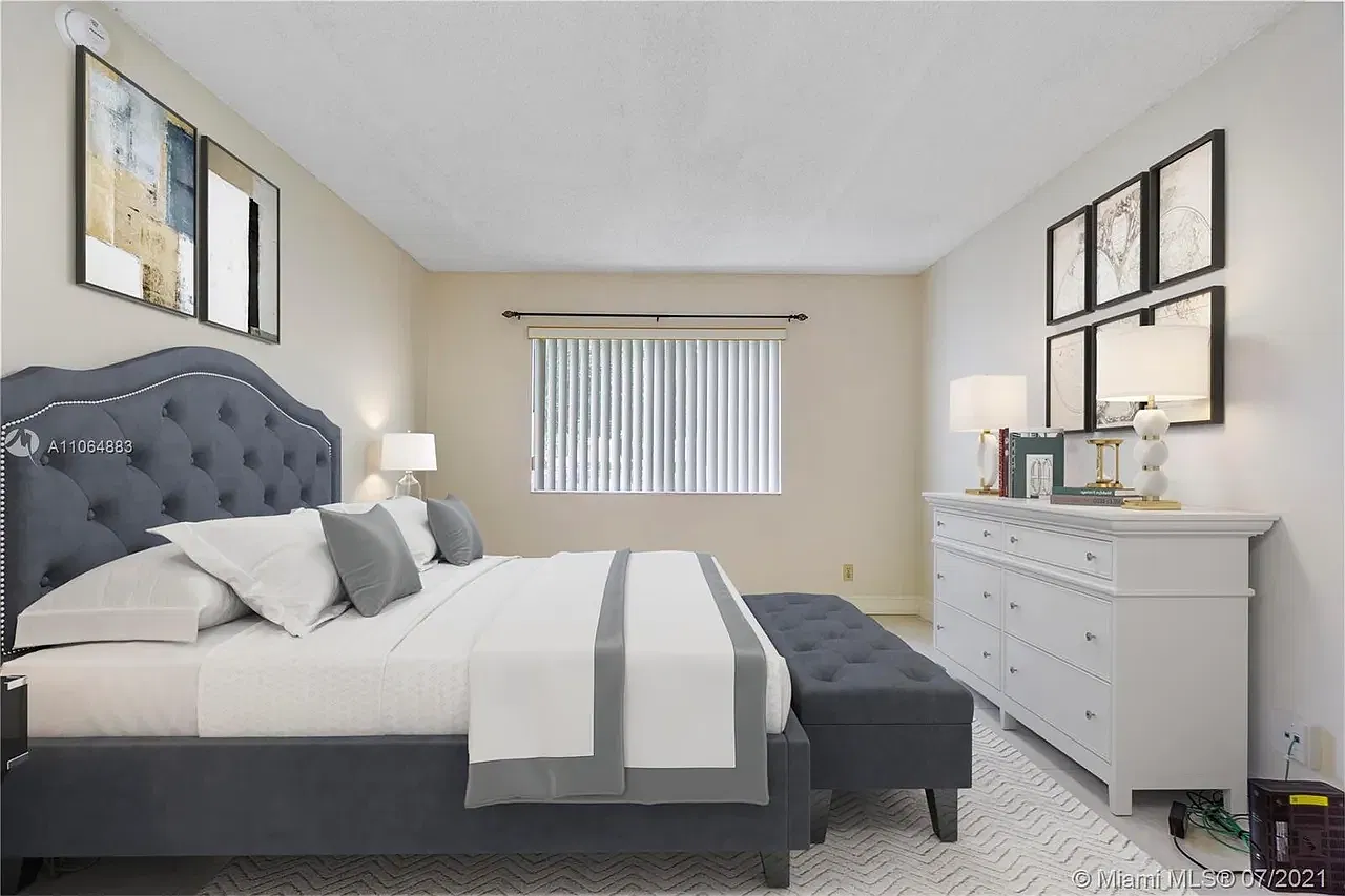 2 bed, 1080 sqft, $2,200 — Photo 3