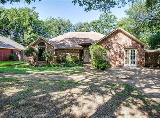 608 Parkridge Blvd, Burleson, TX 76028