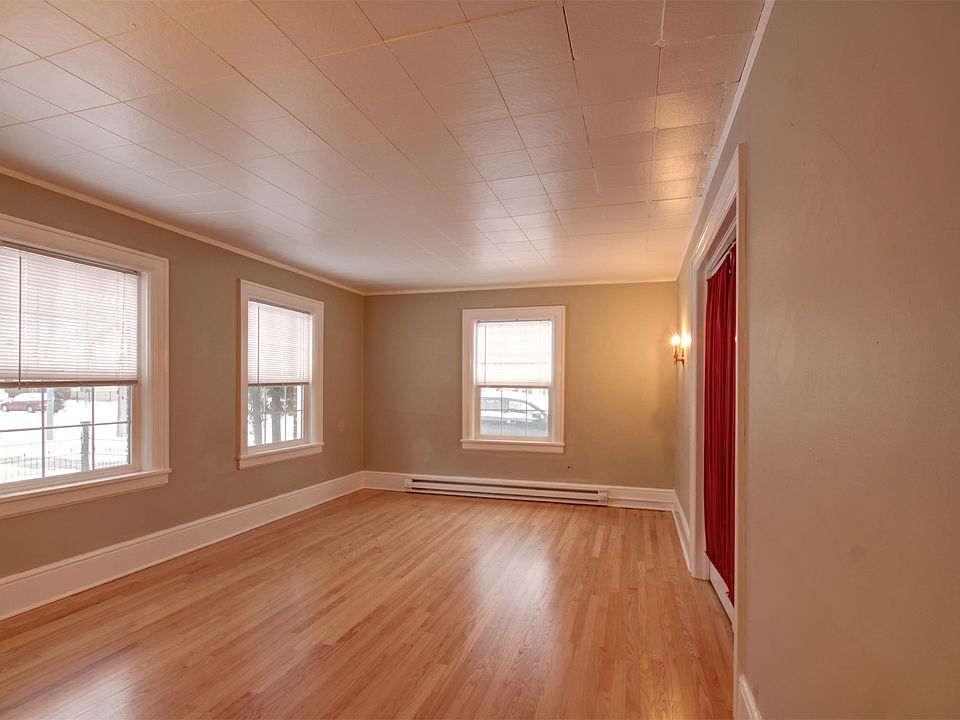 1st image of 439 University Ave #1