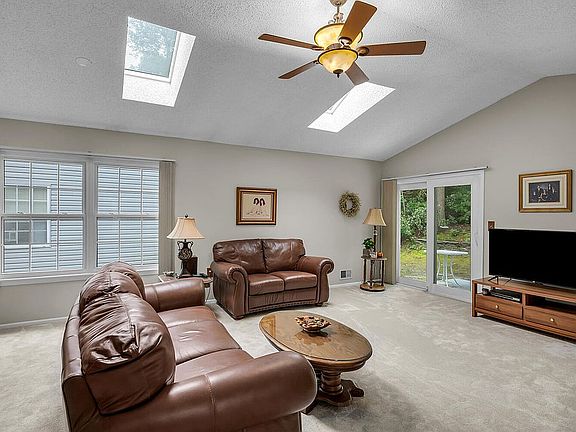 4th image of 59 Sleepy Hollow Dr