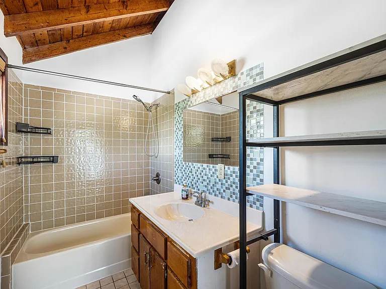 111 E Ridge Rd — Photo 10