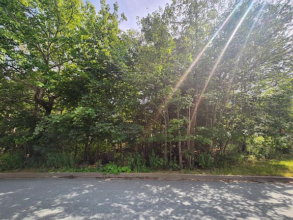 3rd image of 1 Pinehaven Dr