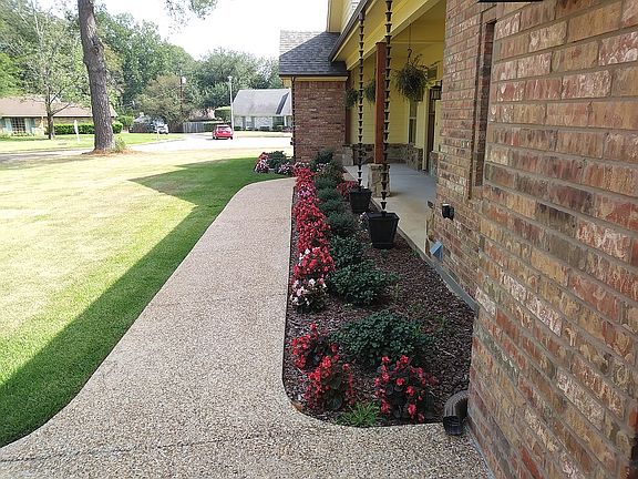 2nd image of 1104 Lincoln Dr