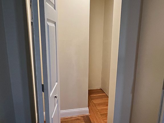 5th image of 950 Burton Ave APT 2