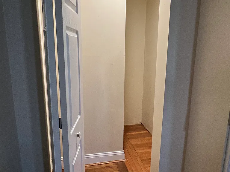 950 Burton Ave #2 — Photo 5