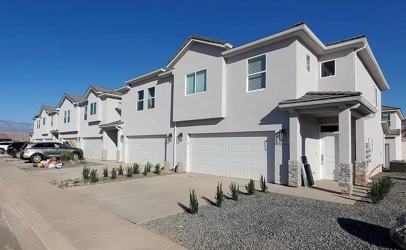 3 bed, 2.5 bath, 1477 sqft, $1,950 — Photo 1
