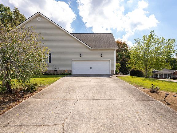 5th image of 12 Heatherwood Ln