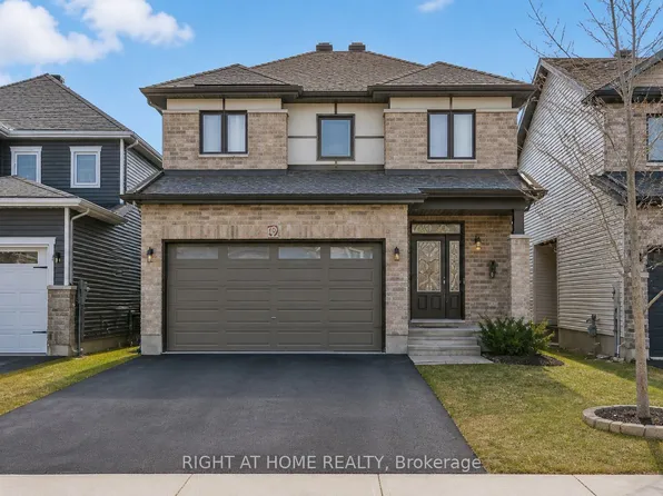 658 Parade Dr, Ottawa, ON K2S 0Z2