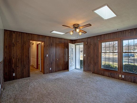 3rd image of 720 SW Williams St