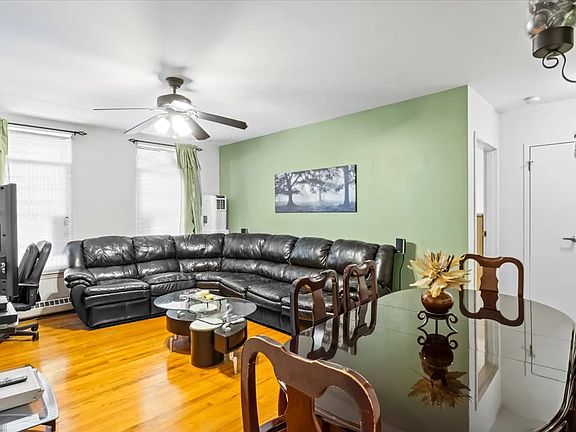 4th image of 157 Broome St #3D