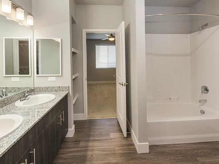 The Overlook at Interquest Apartments — Photo 78