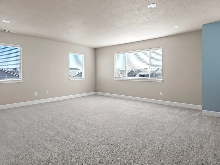 280 NW Double Eagle Ave — Photo 9