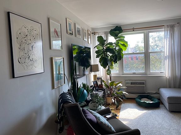 3rd image of 76 Franklin St APT 3L