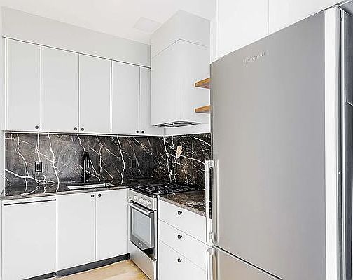 4th image of 260 Gold St APT 1207
