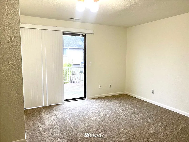 2708 NE 4th Ct — Photo 12