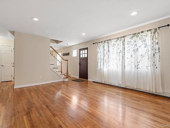 5th image of 10 Maple Road