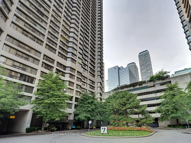 65 Harbour Sq #2109 — Photo 35