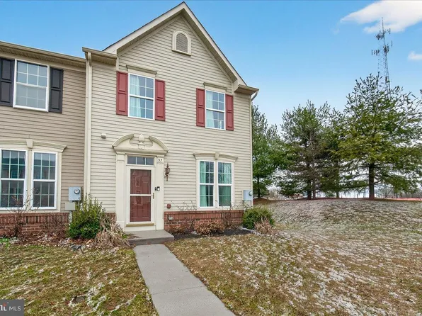 37 Erie Pl, Falling Waters, WV 25419