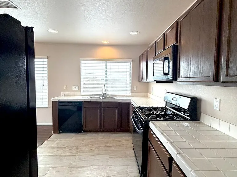 8346 Fame Ave — Photo 11