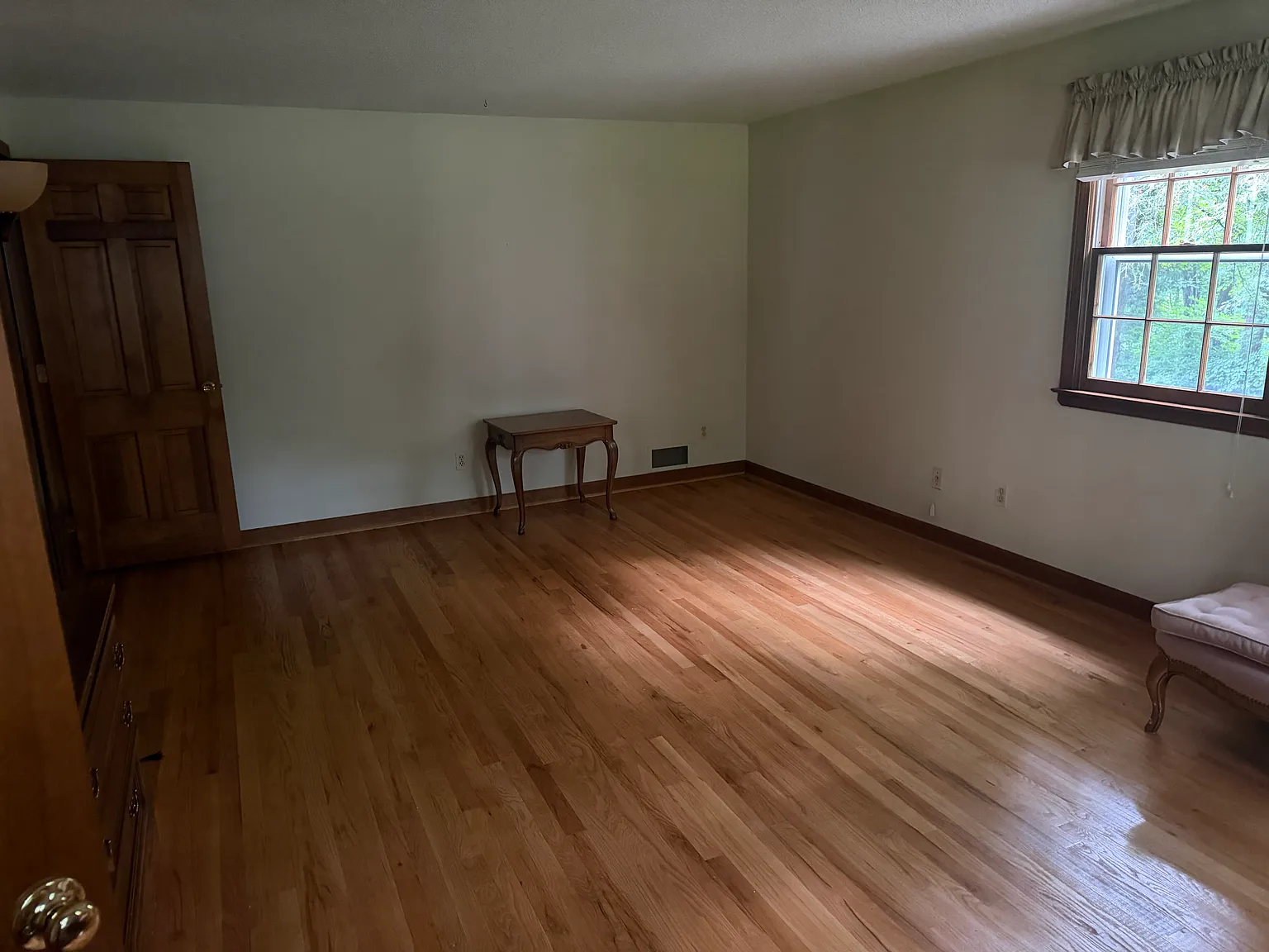 4 bed, 3856 sqft, $1,450 — Photo 3