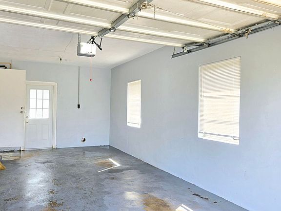 3rd image of 1585 Providence Blvd