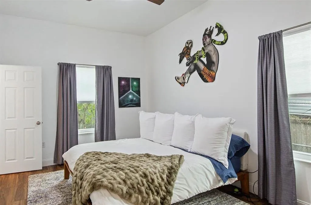 3 bed, 2.0 bath, 1592 sqft, $3,500 — Photo 3
