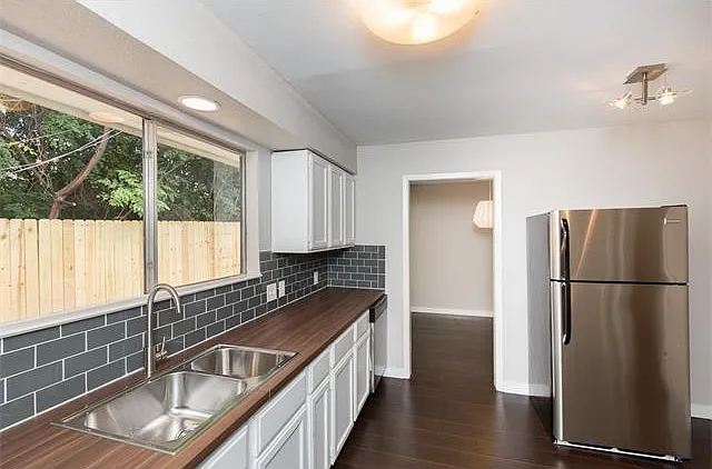 304 S Burnet St — Photo 4