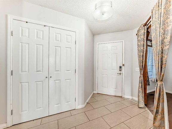 4th image of 207 Eldorado Close NE