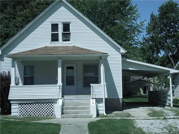 518 Sanford Ave, Nokomis, IL 62075