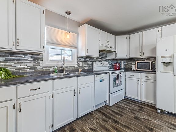 4th image of 416 Pictou Rd