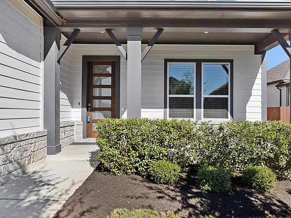 2nd image of 908 Knowles Dr